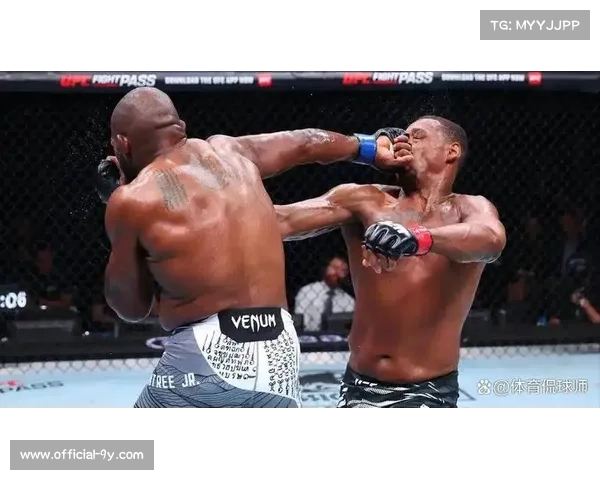 UFC321短裤脱落事件:巴内特比赛中尴尬瞬间引热议 UFC321短裤脱落事件:巴内特比赛中尴尬瞬间引热议